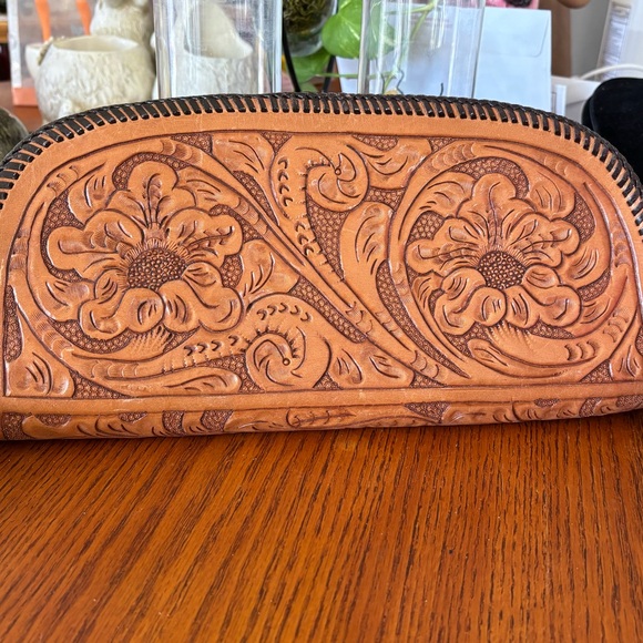 Floral Embossed Leather Clutch - Picture 3 of 3